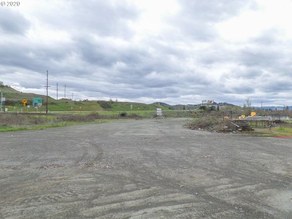 4553 Old Highway 99 S, Roseburg, OR 97471